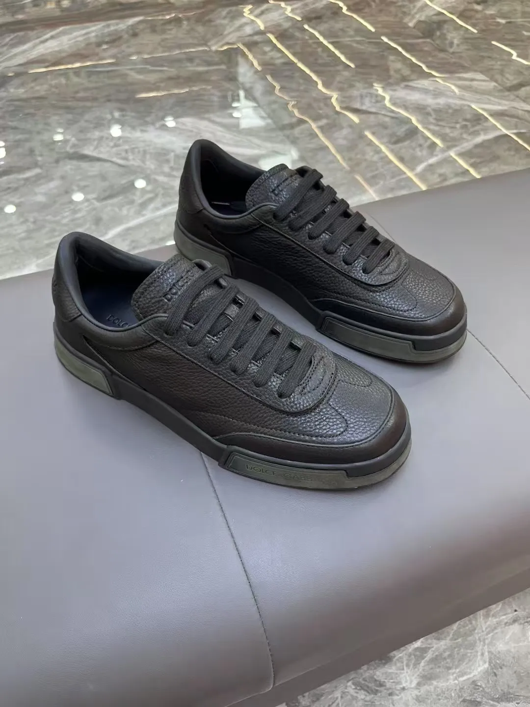 Men's shoes 💰460 [New style] 🐝🐝⚠️[DG] ⚠️High grade, top craftsmanship ⚠️Men's casual style, regular size 39 to 44 (45 can be customized ⚠️D &G Fashionable and casual style, unique design style! Fully original single-layer calfskin hollow design, inner calfskin latex back foot! Exclusive for summer! Original TPU outsole! Look at the details of the quality, and it can stand up to all kinds of tests!